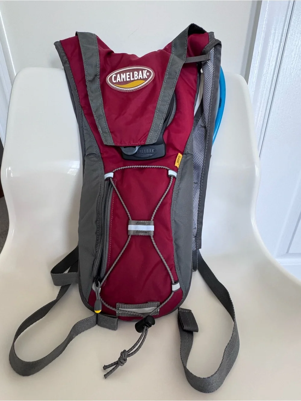 CamelBak Classic Hydration Pack Backpack Hiking Trail MTB Cycling Red Gray EUC
